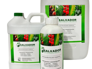 Presentaciones del fertilizante orgánico líquido "Salvador" elaborado en Ecuador