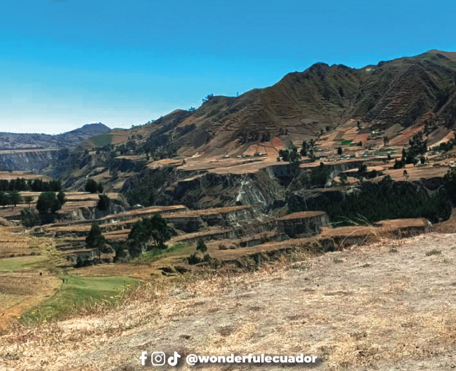 Caminata en el cañón de Toachi en el Quilotoa