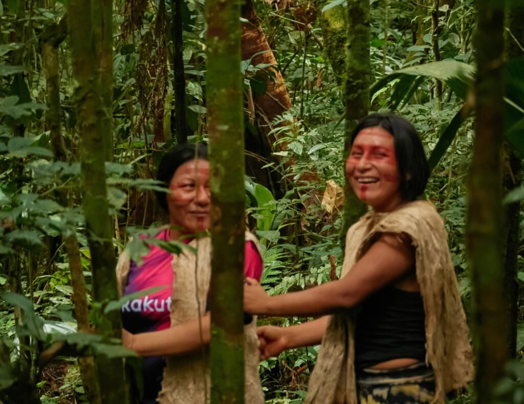 Mujeres sapara comparten conocimiento tradicional a través del proyecto de turismo comunitario sapara en la provincia de Pastaza, Ecuador